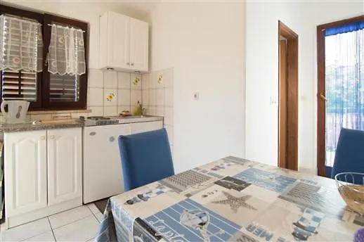 Apartment Burmy Pola 3*,  Croazia