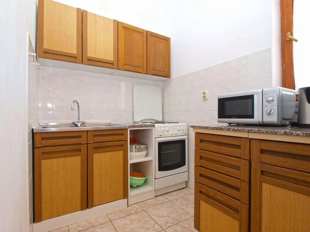 Apartment Burmy Pola